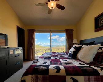 A Million Dollar View Above The Clouds - Burnsville - Bedroom