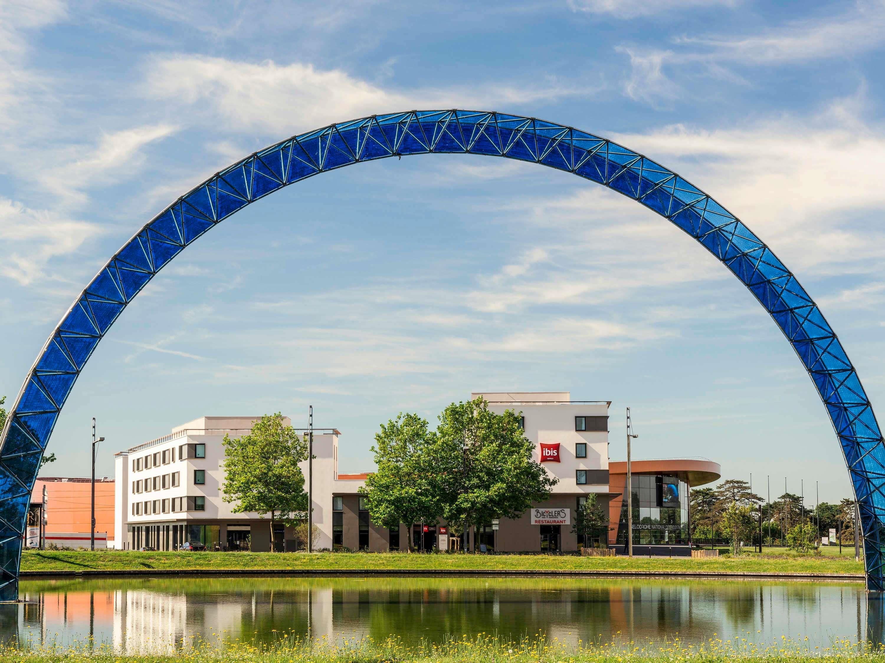 Ibis Saint Quentin En Yvelines Velodrome - Montigny-le-Bretonneux - Bâtiment
