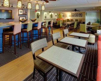 Pittsburgh Airport Inn and Suites - Coraopolis - Restaurace
