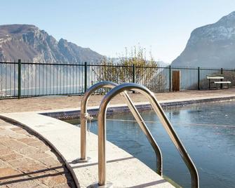 Apartment in Valbrona near Lake Como - Valbrona - Piscina