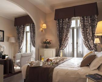 Grand Hotel Gardone - Gardone Riviera - Camera da letto