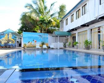 New Hotel Home Feel - Ja-Ela - Piscina