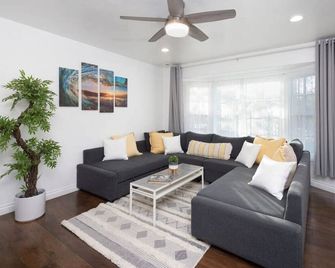 3 Bedroom House - Fire Pit Table Bbq - 10 Guests - La Mesa - Living room