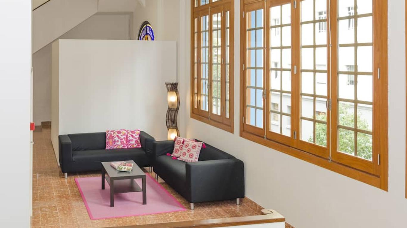 La Fabrica Urban Hostel