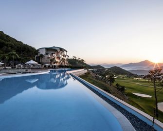 Sono Felice Village Vivaldi Park - Hongcheon - Pool