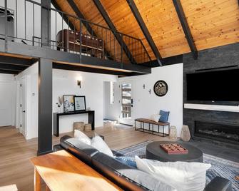 Modern Mountain Chalet - Graeagle