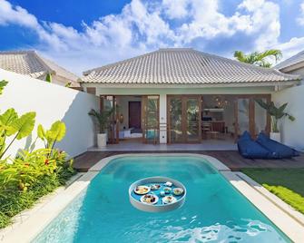 Villa Louna - North Kuta - Piscina