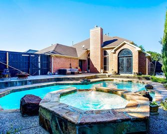 Big 5 Bed/3 Bath Luxe Home Pool Spa West Plano - Plano - Pool