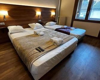 Hotel Terminus - Pizzeria Pizz'A Gogo - Lons-le-Saunier - Slaapkamer