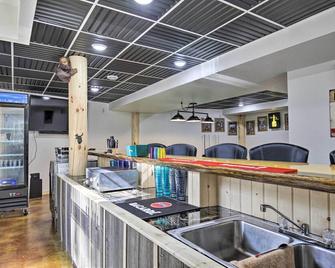 Spacious Hurley Home w/ Game Room Near Lakes - Hurley - Cocina