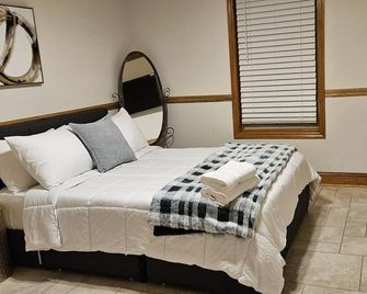 Vacation, Wedding, Retreat & Family Gathering, Spa and Theater rooms - Sleeps 30 - Manchester - Habitación