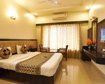 Hotel Ganpati Palace Shirdi Newly Renovated - Shirdi - Bedroom