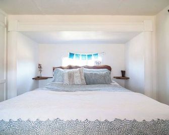 Cozy romantic secluded private country chic tiny house on 5 acre farm. - Greenville - Ložnice
