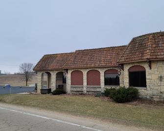Spacious renovated restaurant with plenty space and close to The Field of Dreams - Dyersville - Edificio