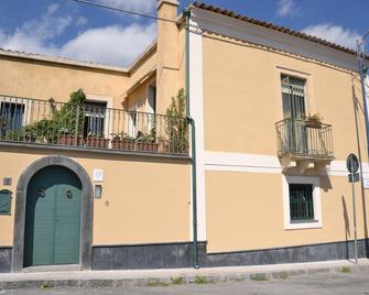 B&B Velardi - Viagrande - Будівля