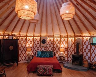 Your private Yurt in the woods -2 miles to town! - Nevada City - Bedroom