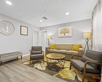 Destination Duval - Jacksonville - Living room