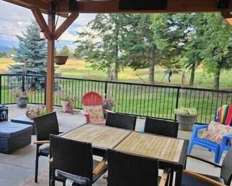 Toot's & Tiny BnB - Colbert - Balcony