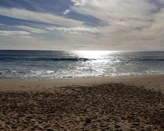 Gorgeous Beach Front Home with Amazing Sunsets - Waianae - Playa
