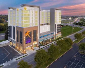 La Quinta Inn & Suites by Wyndham Nashville Downtown/Stadium - Nashville - Gebouw
