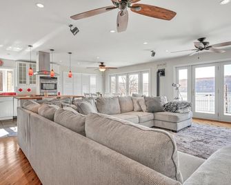 Charming 3-bedroom house in delightful Pequea with AC, WiFi - Pequea - Living room