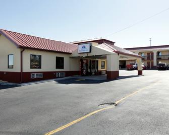 Americas Best Value Inn & Suites Macon At Eisenhower Pkwy - Macon - Rakennus