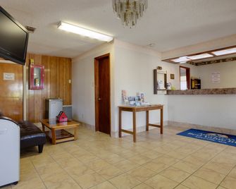 アメリカズ ベスト バリュー イン アンド スイーツ - メイコン - フロントデスク