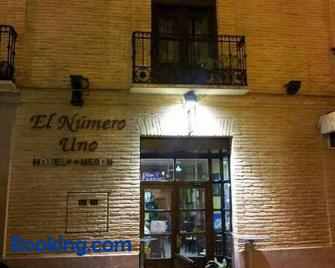 Hotel Mesón El Número Uno - Antequera - Building