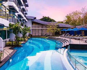 Holiday Style Ao Nang Beach Resort Krabi - Krabi - Zwembad