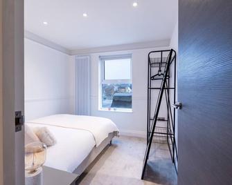 The Stanley Maisonette - Teddington - Bedroom
