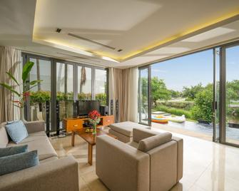 Danang Ocean Beach Villa - Da Nang - Living room