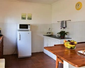 Lavender Tree Spacious Cottage for 2/3 People - Lanseria - Kuchyň