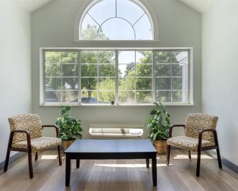 SureStay by Best Western Sacramento South Natomas - סקרמנטו - סלון