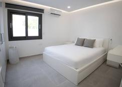Phaedrus Living: Luxury Mackenzie Flat - Larnaca - Bedroom