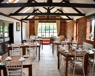 At the Farmhouse Hunters Hall - Dereham - Restaurante