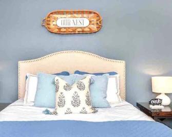 Resort-style Luxury 3 Bed 3.5 Bath Townhouse Disneyland Sanitized - Tustin - Bedroom
