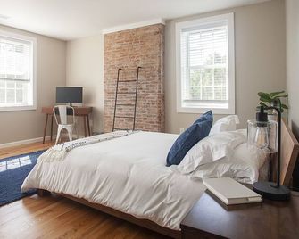 Farmhouse Broad Brook: Comfort & Charm. - East Windsor - Bedroom