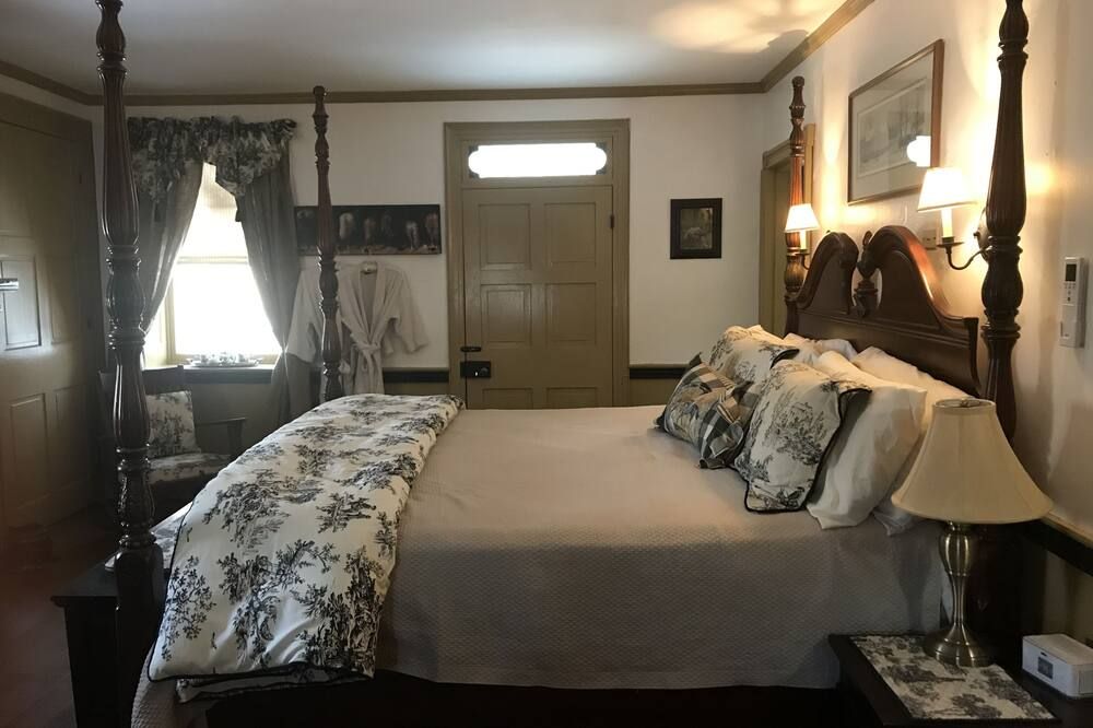 Fallen Tree Farm Bed and Breakfast - קרלייל - חדר שינה