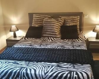 Furnished tourism part of main residence 4/ places 5 if 2 children -10ans. - Aubais - Chambre