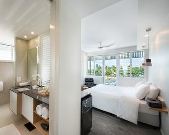 Heart Hotel And Gallery Whitsundays - Airlie Beach - Bedroom