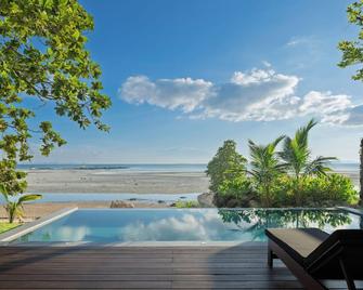 فوس فيلا بيتش فرونت - كوه ساموي - حوض السباحة