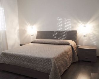 La Perla Del Sole - Corigliano Calabro - Bedroom
