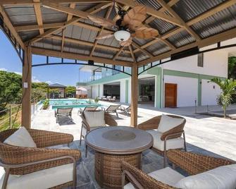 Laura Mountain House - Naranjito - Patio