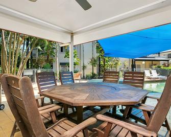 Cairns Reef Apartments & Motel - Cairns - Patio