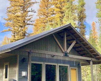 Stunning Cabin Bordering Glacier National Park/Flathead River on 9 Acres!!! - Essex - Edificio