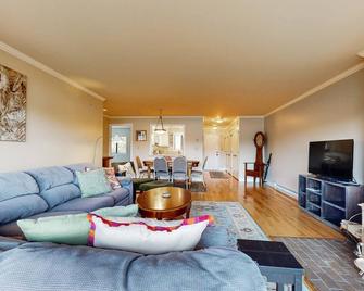 Charming Condo with Views of Port Ludlow & the Puget Sound - Port Ludlow - Sala de estar