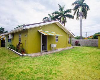 123 Drax Hall Country Club Villa - Steer Town - Budynek
