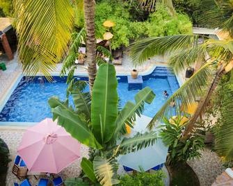 The Coconut House Hotel - Khett Batdambang - Zwembad