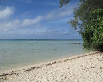 Beautifully equipped bungalow - 3 bdrms air-conditioned - kayak - Superb beach 40m from private servitude - Haapiti - Beach