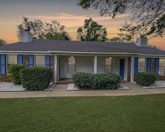 NEW! Luxe Cottage with Big Backyard 10 Mi to Augusta - Evans - Building